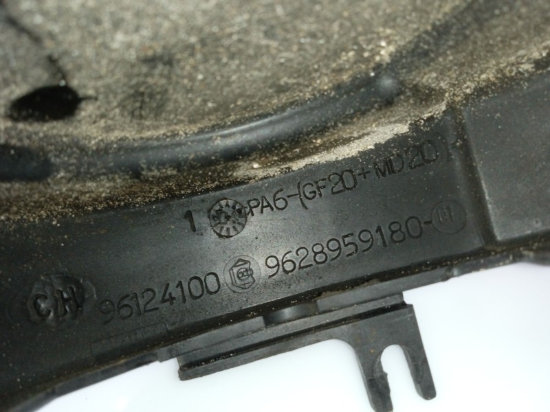 Recambio de moldura para suzuki vitara (et) hdi (se 420hdi) referencia OEM IAM 9628959180 1138286CT0 96124100