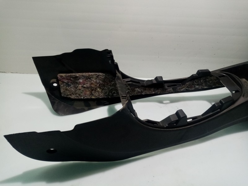 Recambio de consola central para hyundai i20 i (pb, pbt) 1.1 crdi referencia OEM IAM 846104P100RY  