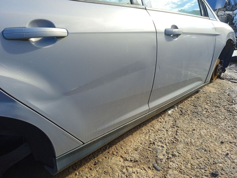 Recambio de moldura para ford focus iii 1.6 ti referencia OEM IAM 1882855  