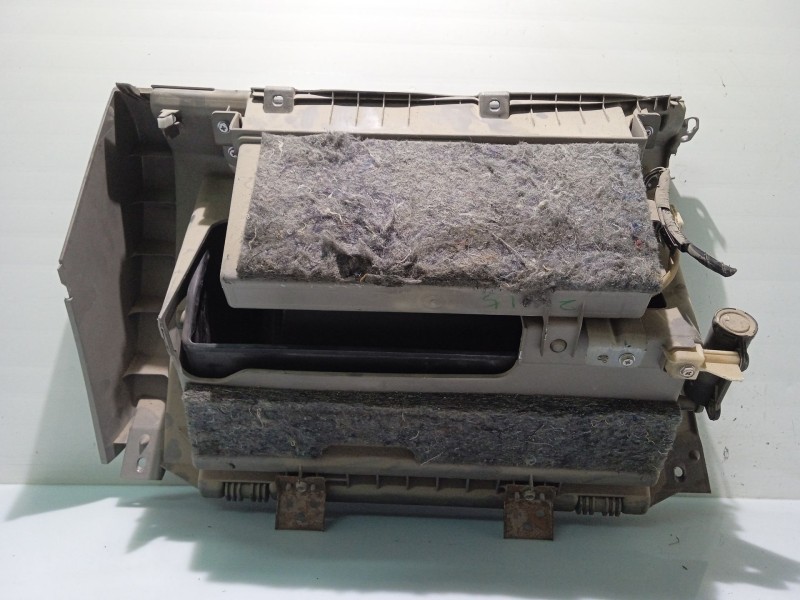 Recambio de guantera para mitsubishi grandis (na_w) 2.0 di-d (na8w) referencia OEM IAM MN157309HA  