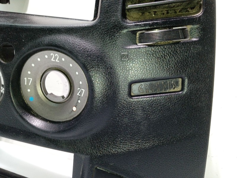 Recambio de moldura para mitsubishi grandis (na_w) 2.0 di-d (na8w) referencia OEM IAM MN157315  