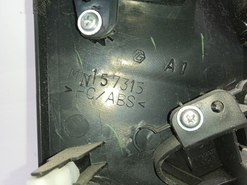 Recambio de moldura para mitsubishi grandis (na_w) 2.0 di-d (na8w) referencia OEM IAM MN157315  