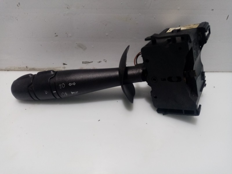 Recambio de mando intermitentes para renault twingo ii (cn0_) 1.5 dci (cn0e) referencia OEM IAM 7701063405  