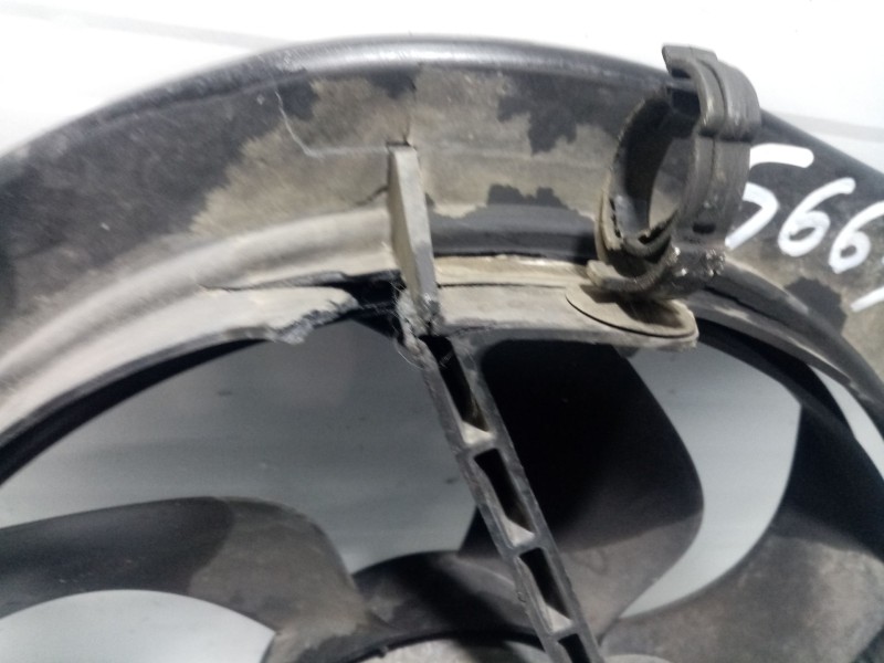 Recambio de electroventilador para renault twingo ii (cn0_) 1.5 dci (cn0e) referencia OEM IAM 7701068310  