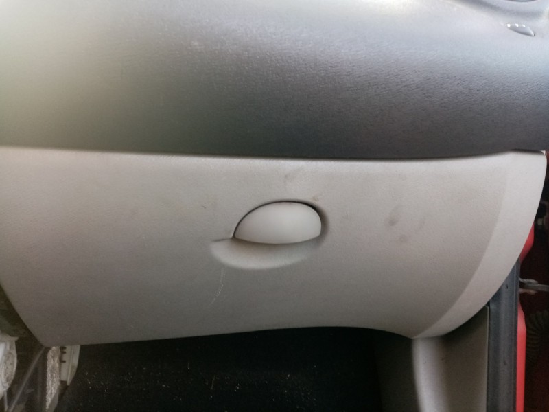 Recambio de guantera para renault twingo ii (cn0_) 1.5 dci (cn0e) referencia OEM IAM 7701209421  