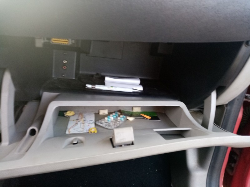 Recambio de guantera para renault twingo ii (cn0_) 1.5 dci (cn0e) referencia OEM IAM 7701209421  