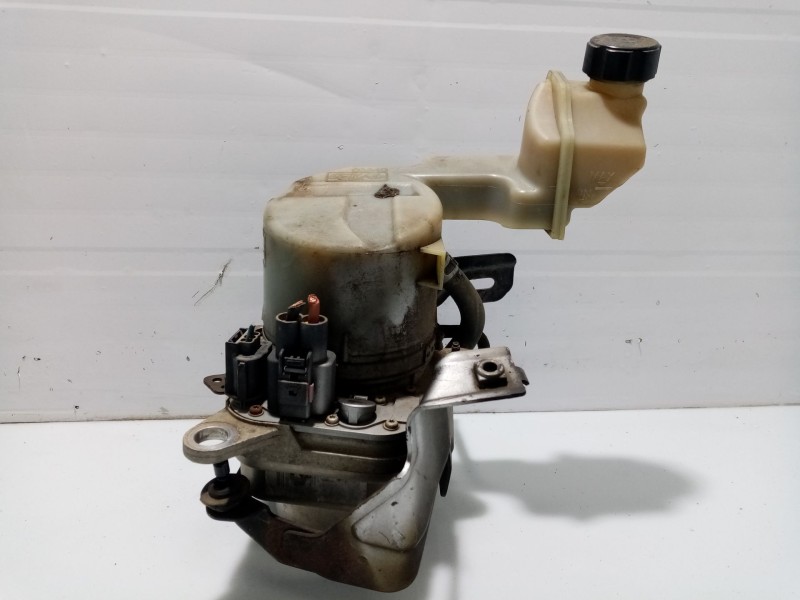 Recambio de bomba direccion para ford fiesta (cbk) 1.6 tdci cat referencia OEM IAM 1364843  