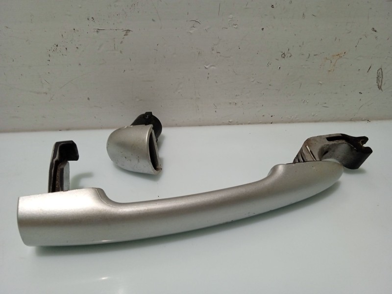 Recambio de maneta exterior delantera derecha para renault laguna iii referencia OEM IAM 806070046R  