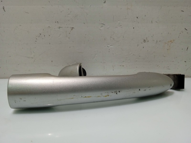 Recambio de maneta exterior delantera derecha para renault laguna iii referencia OEM IAM 806070046R  