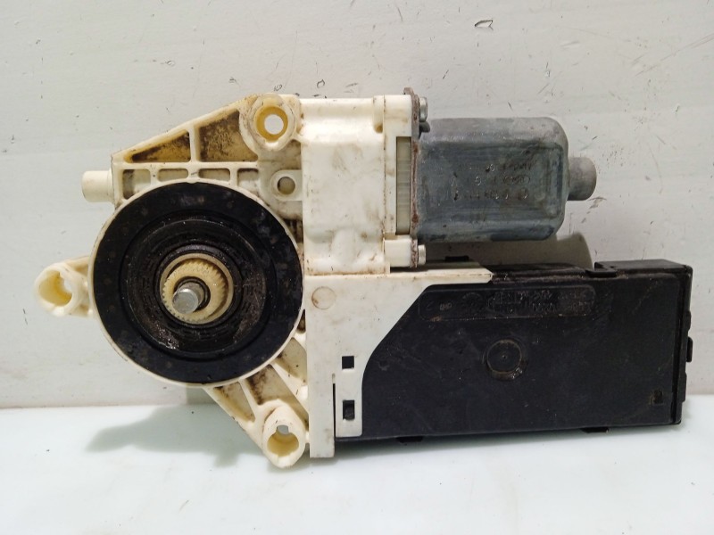 Recambio de motor elevalunas delantero derecho para renault laguna iii referencia OEM IAM 807300001R  