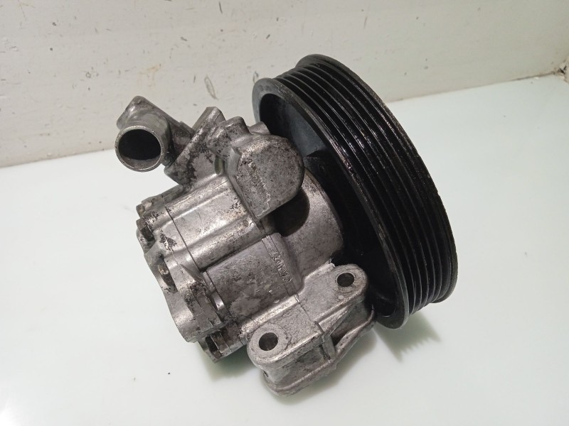 Recambio de bomba servodireccion para mercedes-benz clase c (w203) berlina referencia OEM IAM A0024669301 A0024669401 