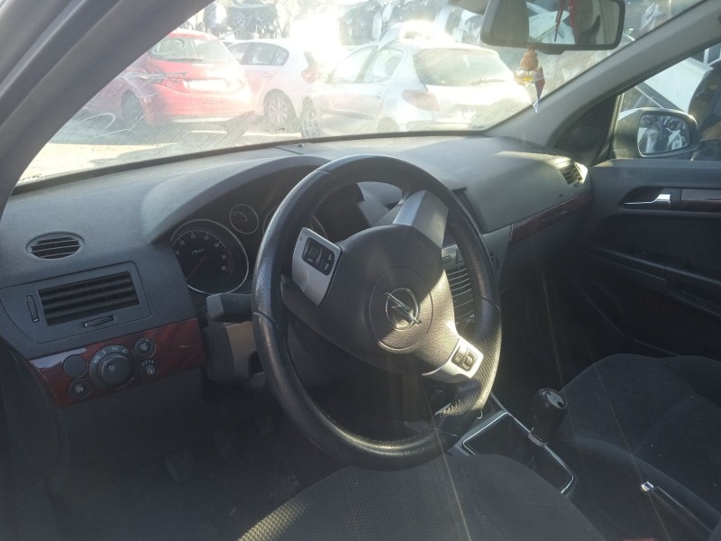 opel astra h (a04) del año 2004