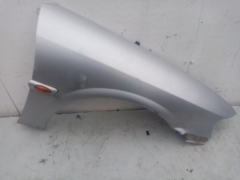 Recambio de aleta delantera derecha para opel vectra b berlina referencia OEM IAM 1102029  