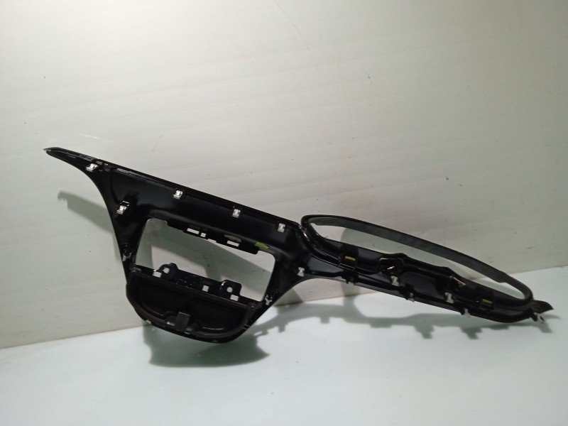 Recambio de moldura para peugeot 208 i (ca_, cc_) 1.0 referencia OEM IAM 9673830077  
