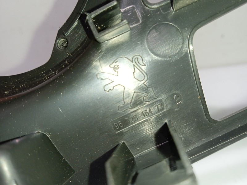 Recambio de moldura para peugeot 208 i (ca_, cc_) 1.0 referencia OEM IAM 9672846477  