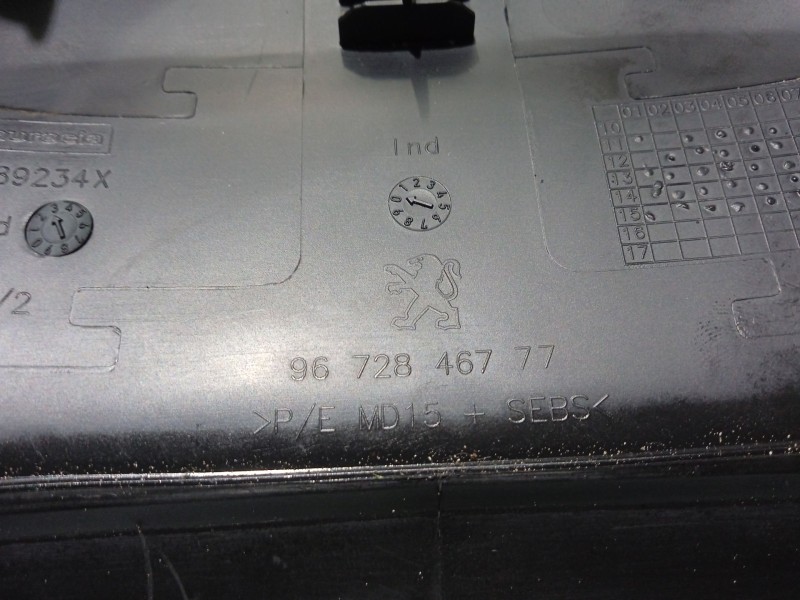 Recambio de moldura para peugeot 208 i (ca_, cc_) 1.0 referencia OEM IAM 9672846777 1089234X 