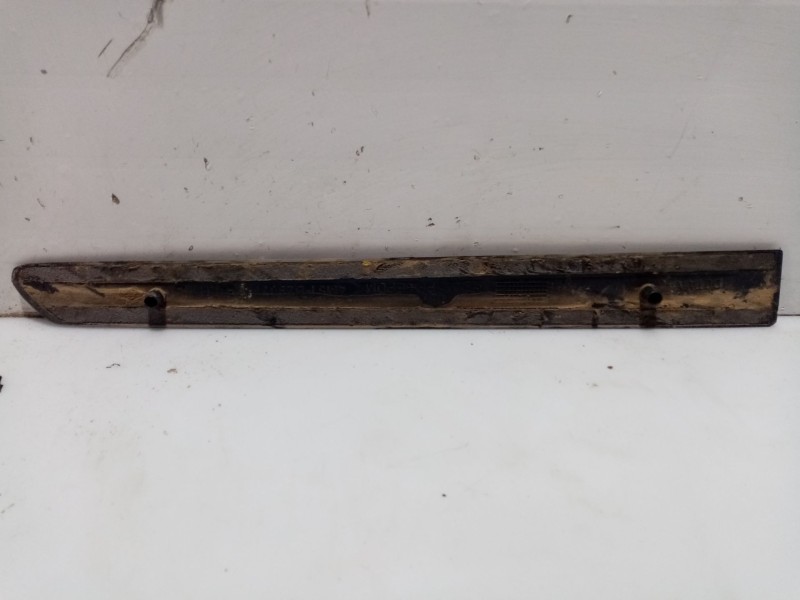 Recambio de moldura para ford focus berlina (cap) 1.6 16v cat referencia OEM IAM 4M51B29077BB  