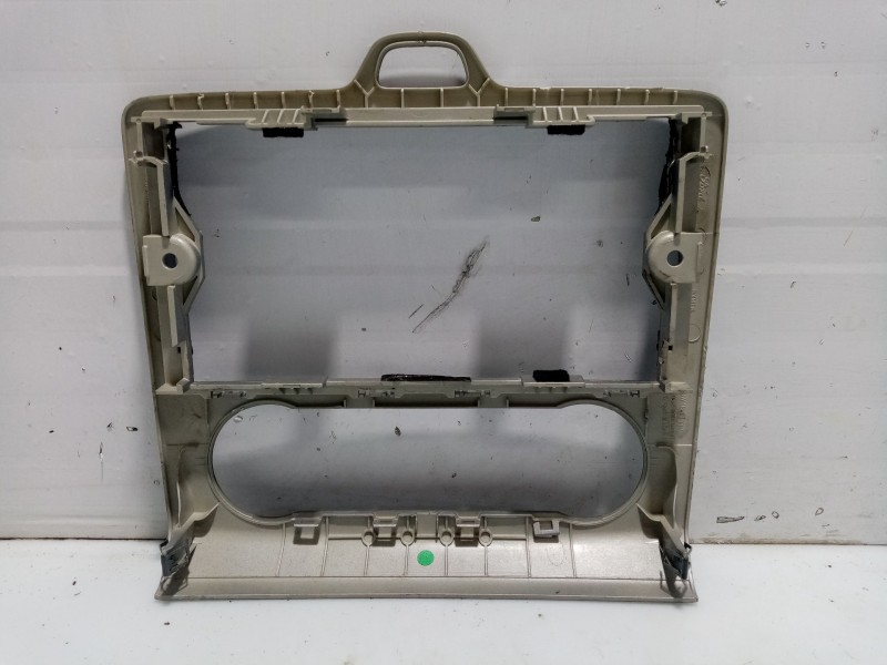 Recambio de moldura para ford focus berlina (cap) 1.6 16v cat referencia OEM IAM 4M5118522MBW  