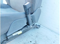 Recambio de anclaje cinturon delantero derecho para ford focus berlina (cap) 1.6 16v cat referencia OEM IAM 1717037  