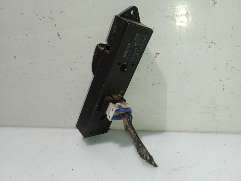 Recambio de mando elevalunas trasero derecho para mitsubishi galant viii (ea_) 2.0 tdi (ea6a) referencia OEM IAM MR252818  