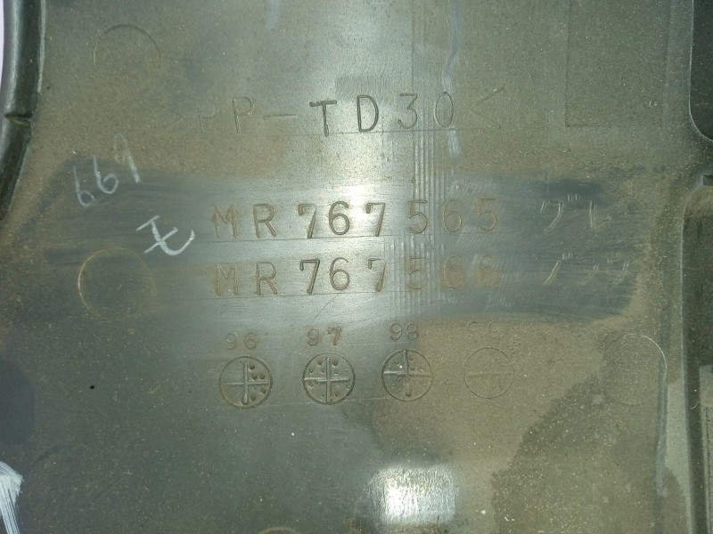 Recambio de moldura para mitsubishi galant viii (ea_) 2.0 tdi (ea6a) referencia OEM IAM MR767565 MR767566 