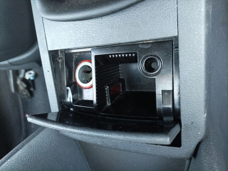 Recambio de cenicero para volkswagen polo iv (9n_, 9a_) 1.9 sdi referencia OEM IAM   