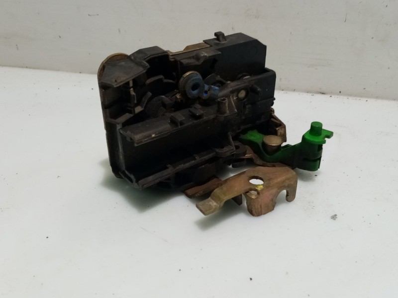 Recambio de cerradura puerta trasera derecha para renault kangoo 4x4 referencia OEM IAM   