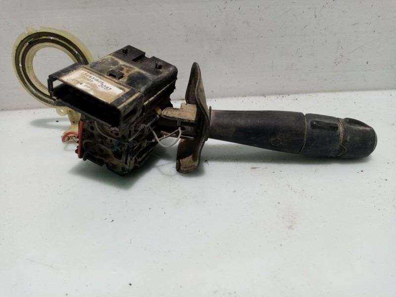 Recambio de mando intermitentes para renault kangoo 4x4 referencia OEM IAM 34431625 7701053057 