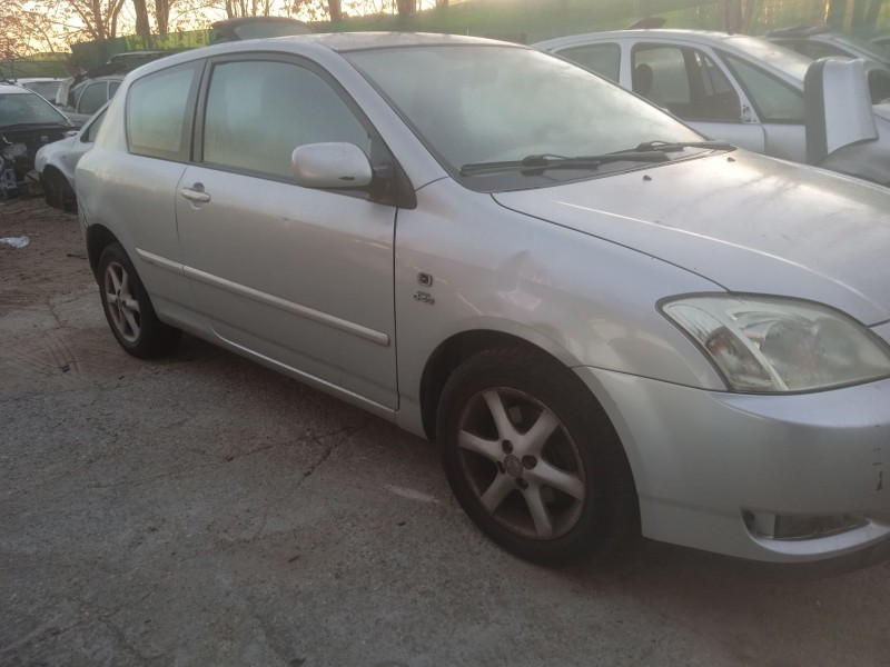 toyota corolla (_e12_) del año 2002