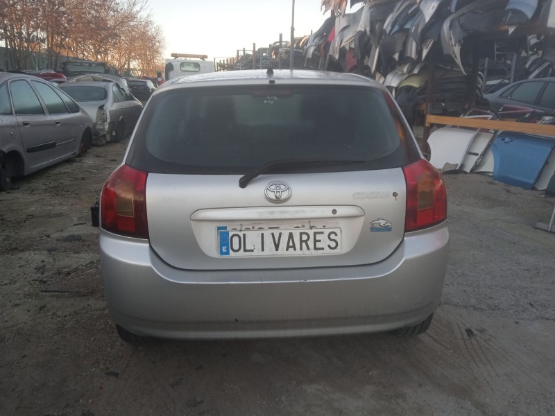 toyota corolla (_e12_) del año 2002