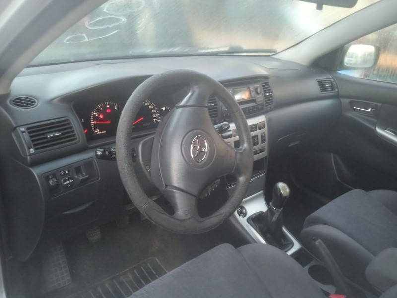 toyota corolla (_e12_) del año 2002