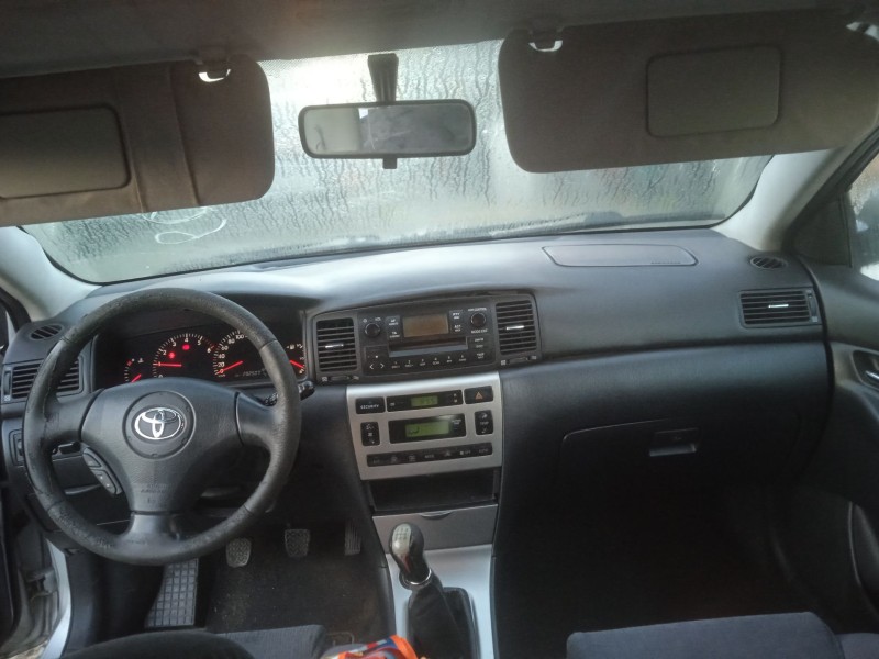 toyota corolla (_e12_) del año 2002