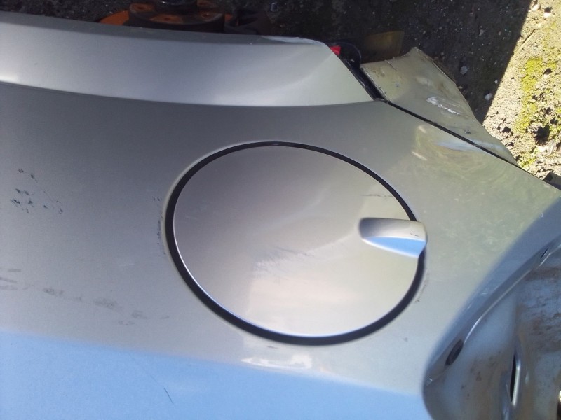 Recambio de tapa exterior combustible para opel astra h berlina enjoy referencia OEM IAM 5806058  