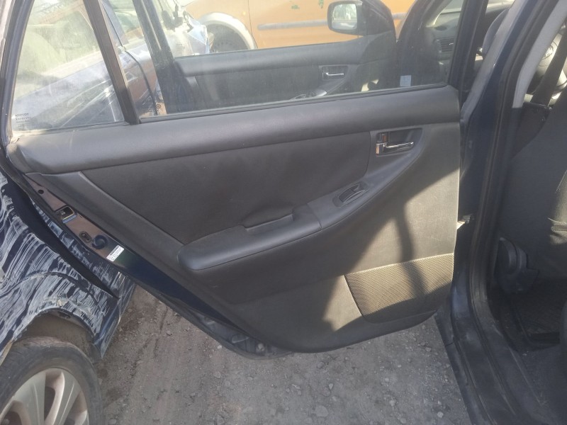 toyota corolla (_e12_) del año 2005