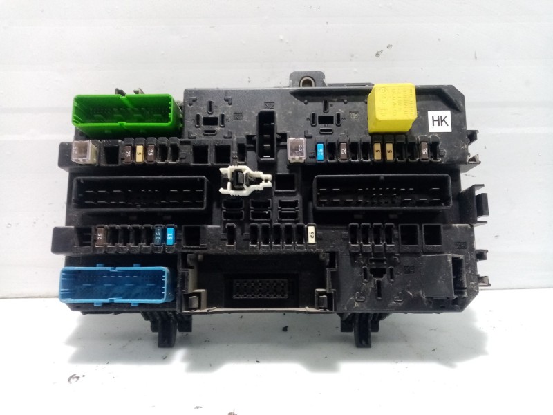 Recambio de caja reles / fusibles para opel astra h berlina enjoy referencia OEM IAM   