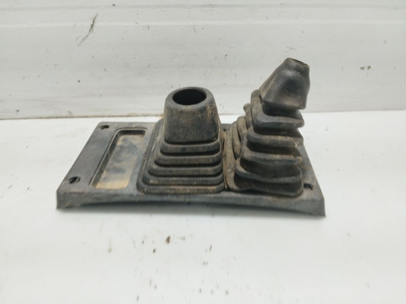 Recambio de moldura para mitsubishi galloper (hyundai) 2.5 turbodiesel referencia OEM IAM HQ614102  