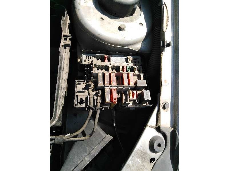 Recambio de caja reles / fusibles para opel vectra c caravan elegance referencia OEM IAM 93189487  