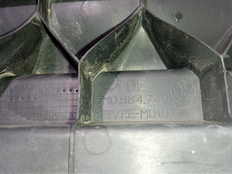 Recambio de moldura para vw golf v (1k1) 1.9 tdi referencia OEM IAM 5M0864749  