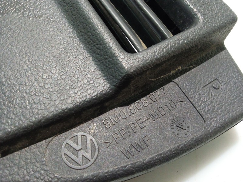 Recambio de moldura para vw golf v (1k1) 1.9 tdi referencia OEM IAM 5M0868077  