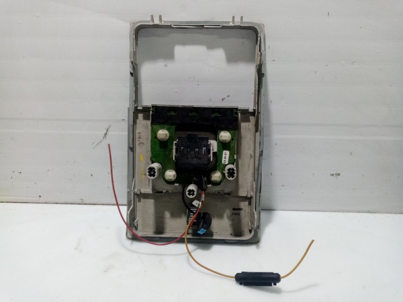 Recambio de luz interior para opel vectra c caravan elegance referencia OEM IAM 13101642  