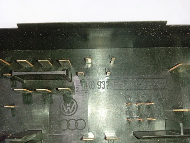 Recambio de caja reles / fusibles para vw golf v (1k1) 1.9 tdi referencia OEM IAM 1K0937125  