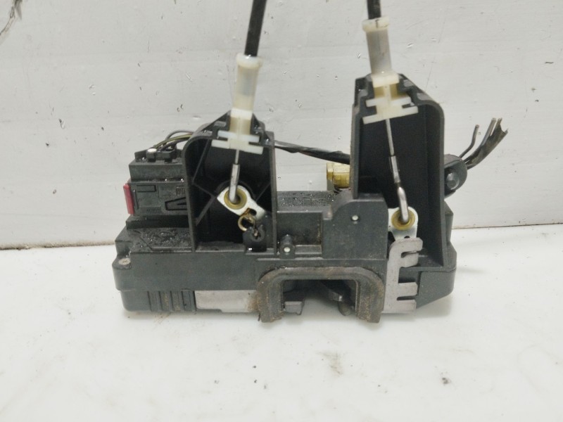 Recambio de cerradura puerta delantera izquierda para opel vectra c caravan elegance referencia OEM IAM 13210768  