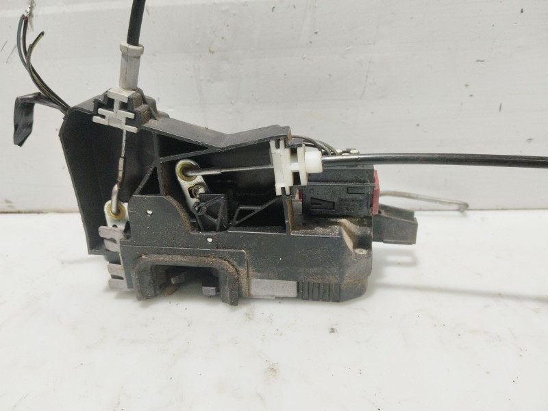 Recambio de cerradura puerta trasera derecha para opel vectra c caravan elegance referencia OEM IAM 13210761  