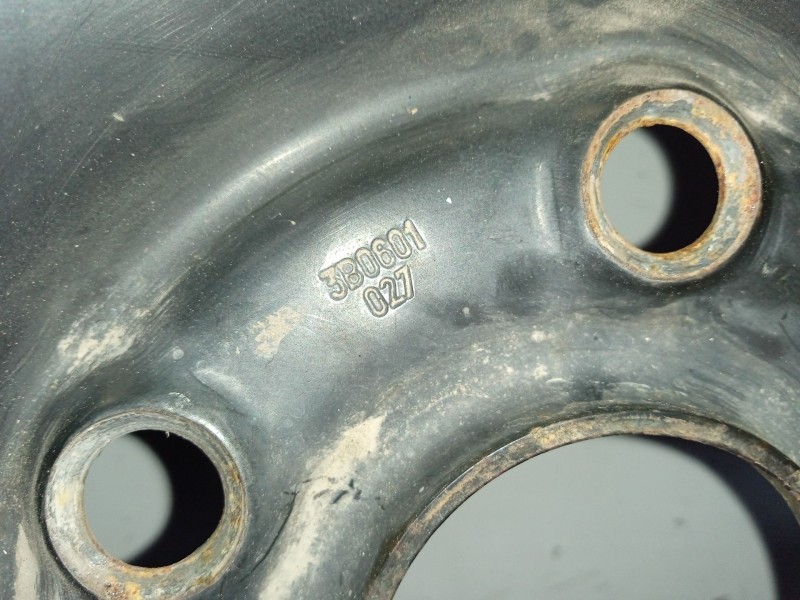 Recambio de llanta para vw golf v (1k1) 1.9 tdi referencia OEM IAM 8D0601027  