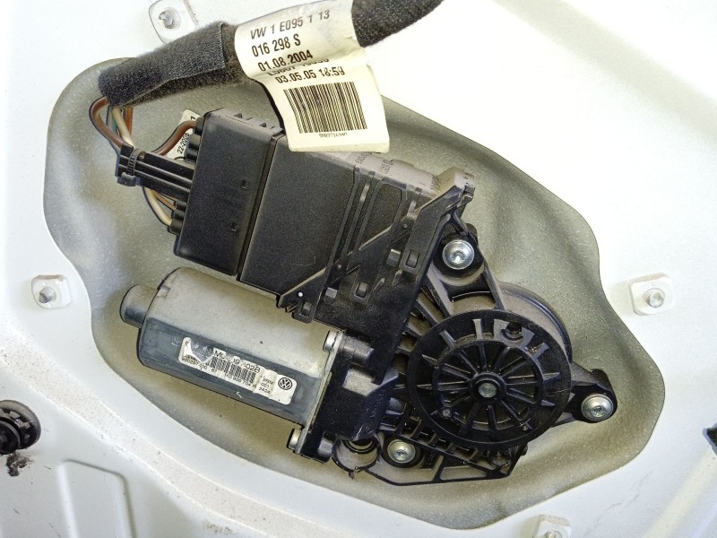 Recambio de motor elevalunas trasero derecho para vw golf v (1k1) 1.9 tdi referencia OEM IAM 5M0839401B  