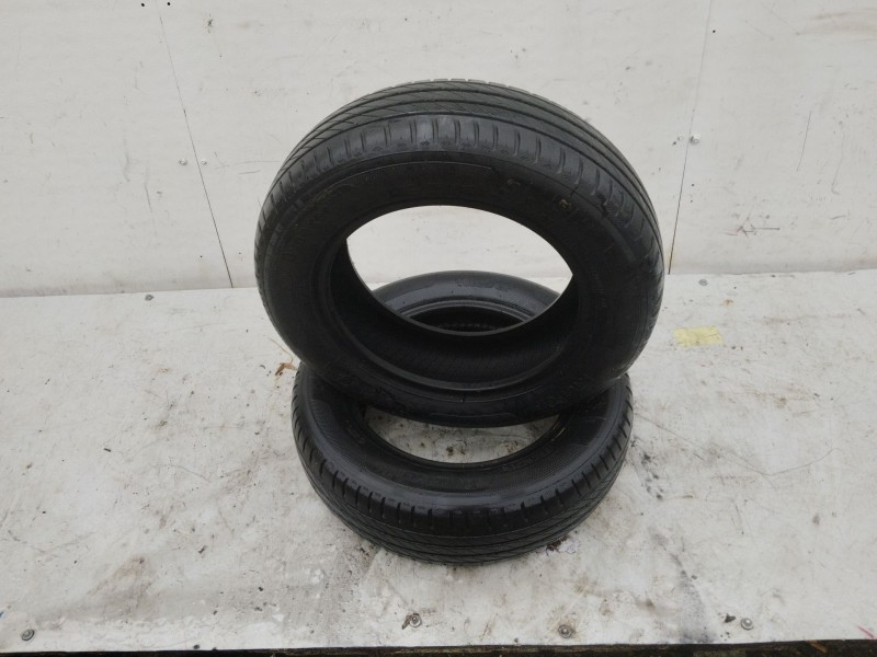 Recambio de neumatico para renault kangoo referencia OEM IAM 16570R14  