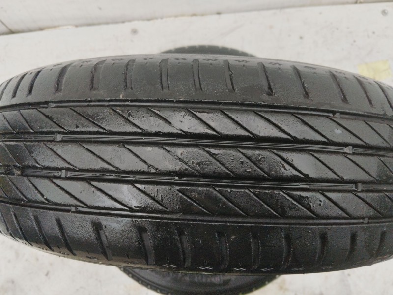 Recambio de neumatico para renault kangoo referencia OEM IAM 16570R14  