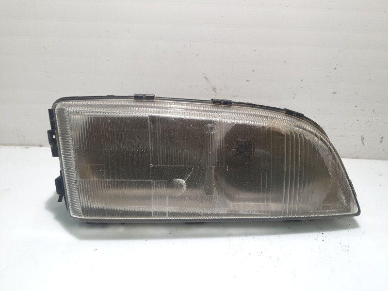 Recambio de faro derecho para volvo v70 familiar referencia OEM IAM 8628401  