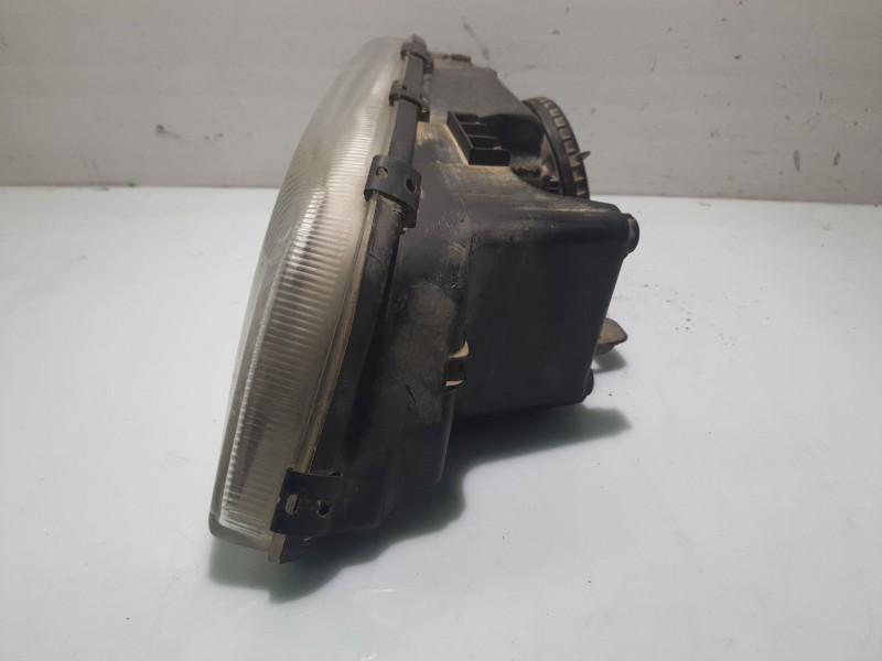 Recambio de faro derecho para volvo v70 familiar referencia OEM IAM 8628401  