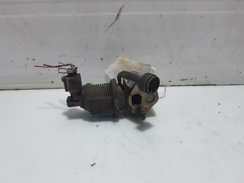 Recambio de valvula egr para volkswagen polo (9n1) referencia OEM IAM 036131503T 728248170 6NU010171431